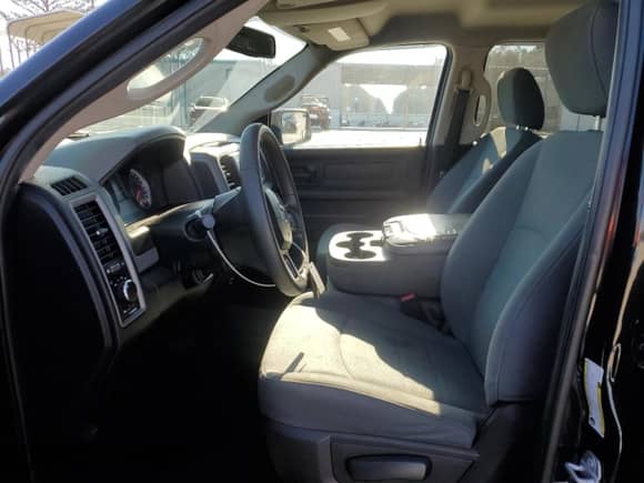 2018 Ram 1500 Express z VIN 3C6RR6KG1JG246621, wystawiony jako Copart lot #85450824 z przebiegiem 125 449 mil mil oraz Szkoda całkowita • Salvage title. Historia ofert i sprzedaży dostępna na DreamBid. Obrazek 7.