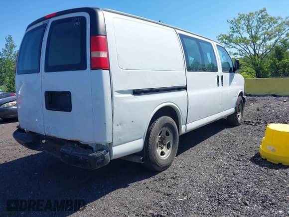 2008 Chevrolet Express Cargo with VIN 1GCFG15X781156060, listed as a IAAI auction lot 42282614 with 177,778 mi miles and . Bid and sale history available at DreamBid. Image 4.