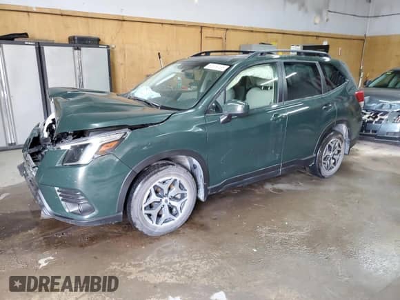 2024 Subaru Forester Premium z VIN JF2SKADC7RH425986, wystawiony jako Copart lot #80379135 z przebiegiem Nie podano mil oraz Szkoda całkowita • Salvage title. Historia ofert i sprzedaży dostępna na DreamBid. Obrazek 1.