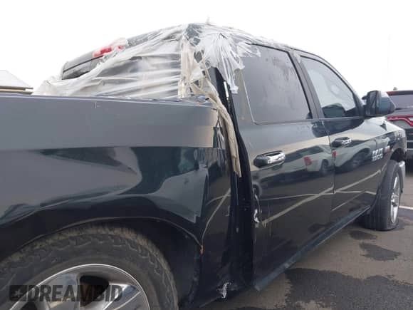 2017 Ram 1500 Big Horn z VIN 3C6RR6LT1HG789439, wystawiony jako IAAI lot #39430528 z przebiegiem 103 028 mil mil oraz . Historia ofert i sprzedaży dostępna na DreamBid. Obrazek 18.