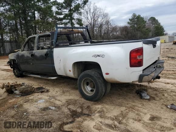 2007 GMC Sierra 1500 z VIN 1GTJC33D87F117408, wystawiony jako Copart lot #87480564 z przebiegiem Nie podano mil oraz Szkoda całkowita • Salvage title. Historia ofert i sprzedaży dostępna na DreamBid. Obrazek 2.