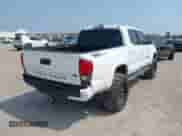2019 Toyota Tacoma SR5 с VIN 3TMAZ5CN9KM100080, выставлен на аукционе IAAI как лот 43053191 с пробегом 98 434 миль миль и . История ставок и продаж доступна на DreamBid. Изображение 4.