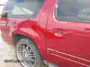 2010 Chevrolet Suburban LT z VIN 1GNUCJE07AR268426, wystawiony jako IAAI lot #42523275 z przebiegiem 252 841 mil mil oraz . Historia ofert i sprzedaży dostępna na DreamBid. Obrazek 18.