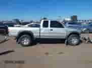 2004 Toyota Tacoma PreRunner z VIN 5TESM92NX4Z451808, wystawiony jako IAAI lot #41818256 z przebiegiem 242 858 mil mil oraz . Historia ofert i sprzedaży dostępna na DreamBid. Obrazek 14.