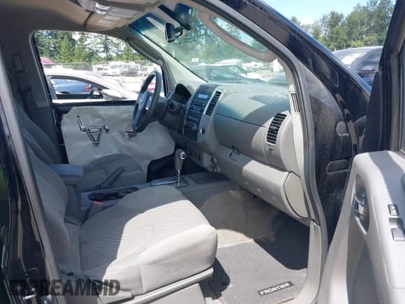 2011 Nissan Frontier Pro-4X z VIN 1N6AD0EV7BC442222, wystawiony jako IAAI lot #42698751 z przebiegiem 158 321 mil mil oraz . Historia ofert i sprzedaży dostępna na DreamBid. Obrazek 5.