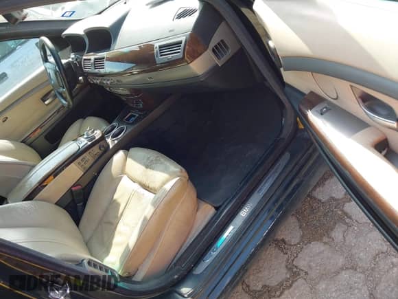 2007 BMW 7 Series 750Li z VIN WBAHN83537DT68148, wystawiony jako IAAI lot #42732963 z przebiegiem Nie podano mil oraz . Historia ofert i sprzedaży dostępna na DreamBid. Obrazek 5.