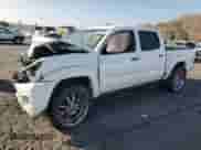 2013 Toyota Tacoma с VIN 5TFJX4CN1DX028756, выставлен на аукционе Copart как лот 84916975 с пробегом 121 588 миль миль и Списание • Salvage title. История ставок и продаж доступна на DreamBid. Изображение 1.