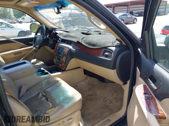 2008 Chevrolet Tahoe 1LT с VIN 1GNFC13038R109800, выставлен на аукционе IAAI как лот 43132582 с пробегом 313 598 миль миль и . История ставок и продаж доступна на DreamBid. Изображение 5.
