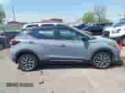 2024 Nissan Kicks SR с VIN 3N1CP5DV2RL502815, выставлен на аукционе IAAI как лот 42052304 с пробегом 8 274 миль миль и . История ставок и продаж доступна на DreamBid. Изображение 14.