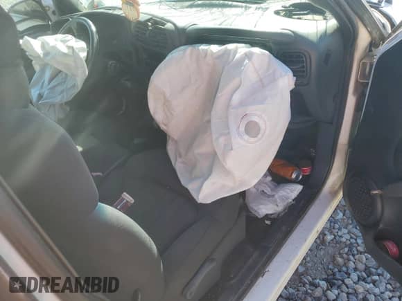 2003 Chevrolet S-10 LS с VIN 1GCCS19H438127572, выставлен на аукционе Copart как лот 81989645 с пробегом Не указан миль и Списание • Salvage title. История ставок и продаж доступна на DreamBid. Изображение 8.
