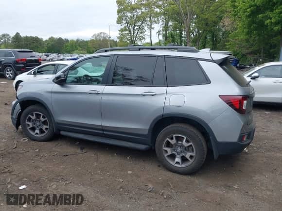 2023 Honda Passport TrailSport z VIN 5FNYF8H66PB024923, wystawiony jako IAAI lot #42243780 z przebiegiem 14 358 mil mil oraz . Historia ofert i sprzedaży dostępna na DreamBid. Obrazek 13.