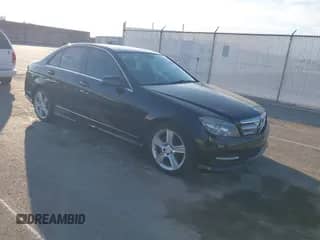 2011 Mercedes-Benz C 300 Sport z VIN WDDGF5EB9BF649838, wystawiony jako IAAI lot #43443490 z przebiegiem 173 485 mil mil oraz . Historia ofert i sprzedaży dostępna na DreamBid. Obrazek 1.