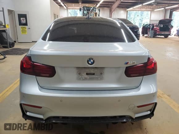 2015 BMW M3 z VIN WBS3C9C52FP804759, wystawiony jako Copart lot #65379365 z przebiegiem 127 605 mil mil oraz Szkoda całkowita • Salvage title. Historia ofert i sprzedaży dostępna na DreamBid. Obrazek 6.