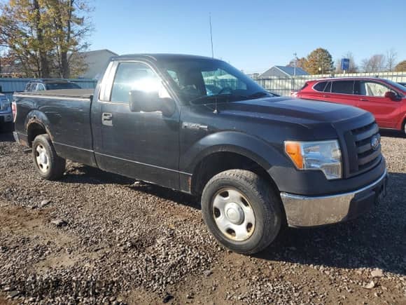 2009 Ford F-150 XL z VIN 1FTRF12W29KC52525, wystawiony jako Copart lot #82751245 z przebiegiem 124 321 mil mil oraz Czysty tytuł • Clean title. Historia ofert i sprzedaży dostępna na DreamBid. Obrazek 4.