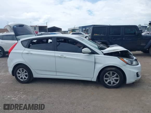 2013 Hyundai Accent GS с VIN KMHCT5AE7DU114356, выставлен на аукционе IAAI как лот 42645662 с пробегом Не указан миль и . История ставок и продаж доступна на DreamBid. Изображение 13.