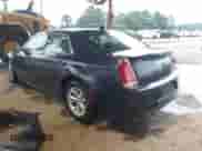 2016 Chrysler 300 Anniversary Edition z VIN 2C3CCAAG5GH243285, wystawiony jako IAAI lot #42381873 z przebiegiem 182 647 mil mil oraz . Historia ofert i sprzedaży dostępna na DreamBid. Obrazek 3.