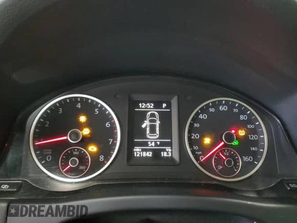 2011 Volkswagen Tiguan S с VIN WVGBV7AX6BW532346, выставлен на аукционе Copart как лот 86663685 с пробегом 121 842 миль миль и Чистый • Clean title. История ставок и продаж доступна на DreamBid. Изображение 9.