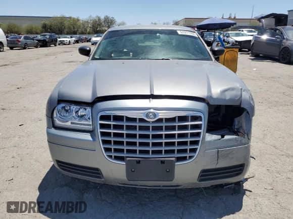 2006 Chrysler 300 with VIN 2C3KA43R86H169845, listed as a Copart auction lot 61271765 with 183,366 mi miles and Salvage title. Bid and sale history available at DreamBid. Image 5.