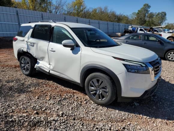2025 Nissan Pathfinder SV with VIN 5N1DR3BCXSC233672, listed as a Copart auction lot 90380115 with 17,976 mi miles and Clean title. Bid and sale history available at DreamBid. Image 4.