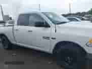 2013 Ram 1500 Big Horn z VIN 1C6RR7GT2DS675047, wystawiony jako IAAI lot #42740111 z przebiegiem 147 708 mil mil oraz . Historia ofert i sprzedaży dostępna na DreamBid. Obrazek 13.