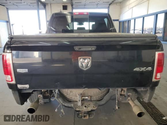 2015 Ram 1500 Laramie z VIN 1C6RR7NT1FS503226, wystawiony jako Copart lot #85599375 z przebiegiem 230 739 mil mil oraz Szkoda całkowita • Salvage title. Historia ofert i sprzedaży dostępna na DreamBid. Obrazek 6.