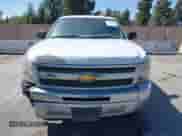 2012 Chevrolet Silverado 1500 LS z VIN 3GCPCREA5CG195542, wystawiony jako IAAI lot #42394304 z przebiegiem 246 628 mil mil oraz . Historia ofert i sprzedaży dostępna na DreamBid. Obrazek 13.