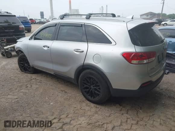 2018 Kia Sorento LX с VIN 5XYPGDA39JG348577, выставлен на аукционе IAAI как лот 42476429 с пробегом 112 018 миль миль и . История ставок и продаж доступна на DreamBid. Изображение 3.