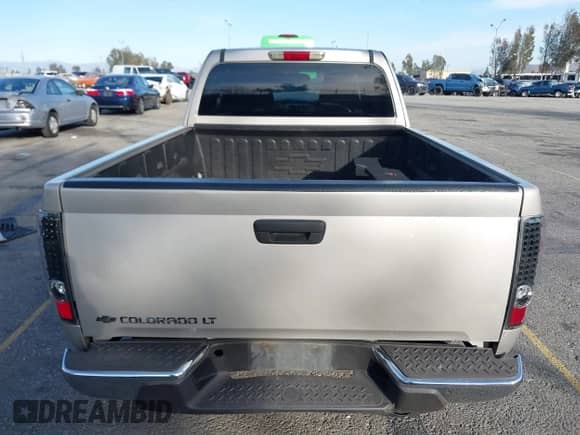 2008 Chevrolet Colorado Work Truck с VIN 1GCCS199088137371, выставлен на аукционе IAAI как лот 41609677 с пробегом 177 004 миль миль и . История ставок и продаж доступна на DreamBid. Изображение 16.
