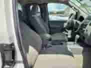 2016 Nissan Frontier S z VIN 1N6BD0CT2GN796084, wystawiony jako Copart lot #71298995 z przebiegiem 104 060 mil mil oraz Czysty tytuł • Clean title. Historia ofert i sprzedaży dostępna na DreamBid. Obrazek 10.