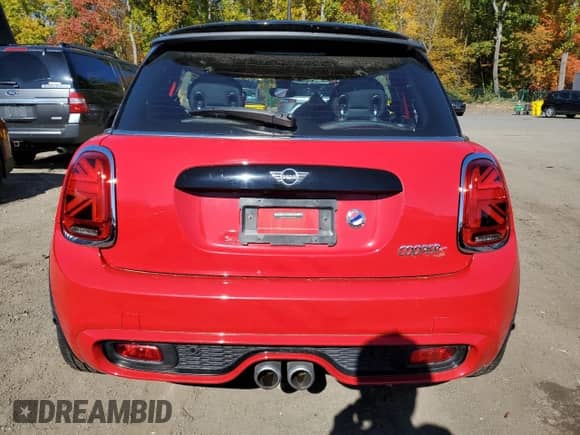 2020 MINI Hardtop Cooper S с VIN WMWXR5C0XL2L62288, выставлен на аукционе Copart как лот 82523175 с пробегом 12 801 миль миль и Списание • Salvage title. История ставок и продаж доступна на DreamBid. Изображение 6.