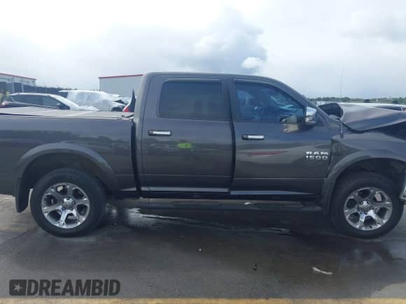 2014 Ram 1500 Laramie z VIN 1C6RR7NT0ES249653, wystawiony jako IAAI lot #43381121 z przebiegiem 188 081 mil mil oraz . Historia ofert i sprzedaży dostępna na DreamBid. Obrazek 13.