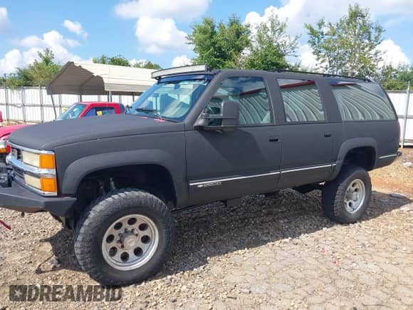 1994 Chevrolet Suburban z VIN 1GNGK26F1RJ333774, wystawiony jako IAAI lot #42878056 z przebiegiem 246 887 mil mil oraz . Historia ofert i sprzedaży dostępna na DreamBid. Obrazek 12.