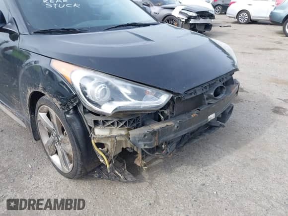 2013 Hyundai Veloster Turbo с VIN KMHTC6AE3DU158036, выставлен на аукционе IAAI как лот 43401490 с пробегом 142 089 миль миль и . История ставок и продаж доступна на DreamBid. Изображение 14.