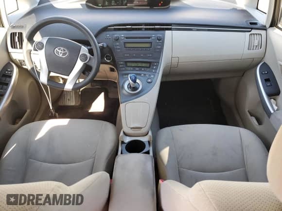 2010 Toyota Prius III z VIN JTDKN3DU4A0056422, wystawiony jako Copart lot #87226135 z przebiegiem 170 339 mil mil oraz Czysty tytuł • Clean title. Historia ofert i sprzedaży dostępna na DreamBid. Obrazek 8.
