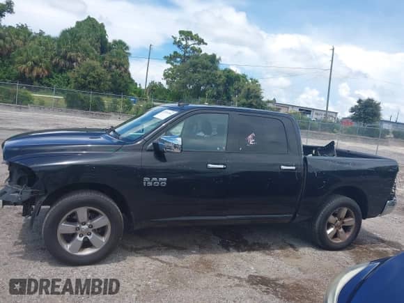 2018 Ram 1500 Big Horn z VIN 3C6RR7LG8JG196966, wystawiony jako IAAI lot #42999290 z przebiegiem 110 611 mil mil oraz . Historia ofert i sprzedaży dostępna na DreamBid. Obrazek 14.