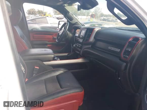 2022 Ram 1500 Rebel z VIN 1C6SRFLT4NN158883, wystawiony jako IAAI lot #43517383 z przebiegiem 45 447 mil mil oraz . Historia ofert i sprzedaży dostępna na DreamBid. Obrazek 5.