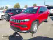 2023 Jeep Compass Sport с VIN 3C4NJDAN2PT573466, выставлен на аукционе IAAI как лот 43085415 с пробегом 28 105 миль миль и . История ставок и продаж доступна на DreamBid. Изображение 2.