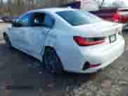 2022 BMW 3 Series 330i z VIN WBA5R1C01NFM20381, wystawiony jako IAAI lot #41579020 z przebiegiem 37 874 mil mil oraz . Historia ofert i sprzedaży dostępna na DreamBid. Obrazek 3.