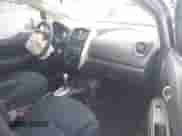 2015 Nissan Note SV z VIN 3N1CE2CPXFL351483, wystawiony jako IAAI lot #42667911 z przebiegiem 48 405 mil mil oraz . Historia ofert i sprzedaży dostępna na DreamBid. Obrazek 5.