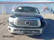 2013 Toyota Tundra Limited с VIN 5TFHW5F19DX313379, выставлен на аукционе IAAI как лот 42240976 с пробегом 164 558 миль миль и . История ставок и продаж доступна на DreamBid. Изображение 13.