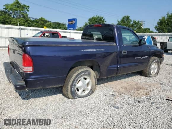 1998 Dodge Dakota SLT z VIN 1B7FL26X9WS641162, wystawiony jako Copart lot #59421575 z przebiegiem 90 282 mil mil oraz Czysty tytuł • Clean title. Historia ofert i sprzedaży dostępna na DreamBid. Obrazek 3.