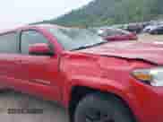 2021 Toyota Tacoma SR5 z VIN 3TYDZ5BN1MT002232, wystawiony jako IAAI lot #42374170 z przebiegiem 16 465 mil mil oraz . Historia ofert i sprzedaży dostępna na DreamBid. Obrazek 17.