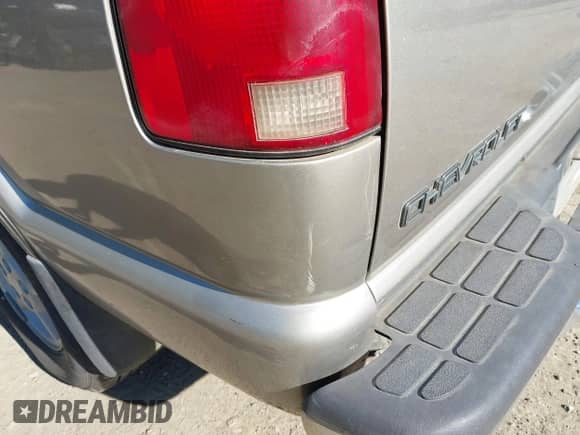 2000 Chevrolet S-10 LS с VIN 1GCDT19W2Y8286632, выставлен на аукционе IAAI как лот 42736573 с пробегом 177 706 миль миль и . История ставок и продаж доступна на DreamBid. Изображение 12.
