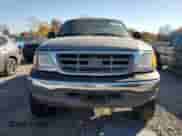 2004 Ford F-150 XL z VIN 2FTRX17224CA37520, wystawiony jako Copart lot #77606304 z przebiegiem Nie podano mil oraz Czysty tytuł • Clean title. Historia ofert i sprzedaży dostępna na DreamBid. Obrazek 5.