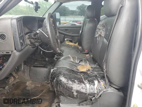 2006 Chevrolet Silverado 2500HD LT2 with VIN 1GCHK23U06F261402, listed as a Copart auction lot 68655945 with 488,767 mi miles and Salvage title. Bid and sale history available at DreamBid. Image 7.