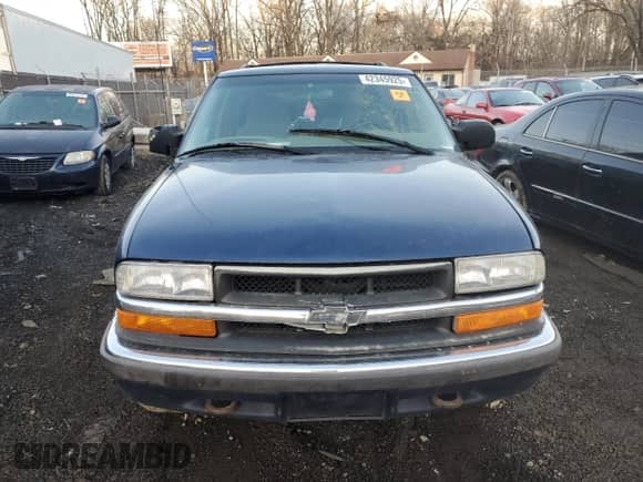 2001 Chevrolet Blazer LS z VIN 1GNCT18W91K121058, wystawiony jako Copart lot #42345925 z przebiegiem Nie podano mil oraz Szkoda całkowita • Salvage title. Historia ofert i sprzedaży dostępna na DreamBid. Obrazek 5.