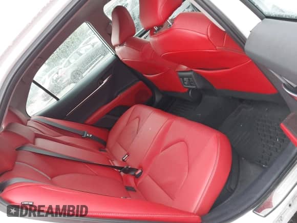 2022 Toyota Camry Hybrid XSE z VIN 4T1K31AK5NU583117, wystawiony jako IAAI lot #42204189 z przebiegiem 22 639 mil mil oraz . Historia ofert i sprzedaży dostępna na DreamBid. Obrazek 8.