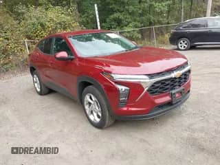 2025 Chevrolet Trax LS с VIN KL77LFEP8SC075946, выставлен на аукционе IAAI как лот 43300112 с пробегом 18 229 миль миль и . История ставок и продаж доступна на DreamBid. Изображение 1.