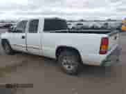 2000 GMC Sierra 1500 SLE z VIN 1GTEC19T5YZ262796, wystawiony jako IAAI lot #42942779 z przebiegiem 144 201 mil mil oraz . Historia ofert i sprzedaży dostępna na DreamBid. Obrazek 3.