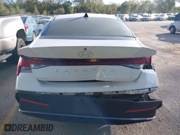 2024 Hyundai Elantra SEL z VIN KMHLM4DG3RU670448, wystawiony jako IAAI lot #43524863 z przebiegiem 50 150 mil mil oraz . Historia ofert i sprzedaży dostępna na DreamBid. Obrazek 16.